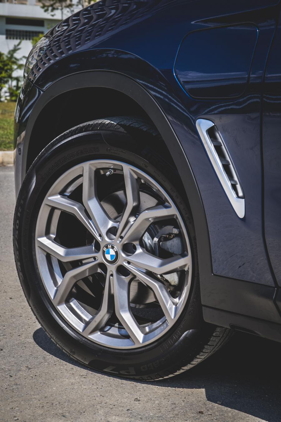 Колеса BMW X3 xDrive30e xLine (G01) 2020 года  (SG) (фото 38 из 40)